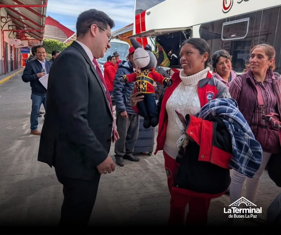 Atención a la comunidad en la Terminal de Buses La Paz
