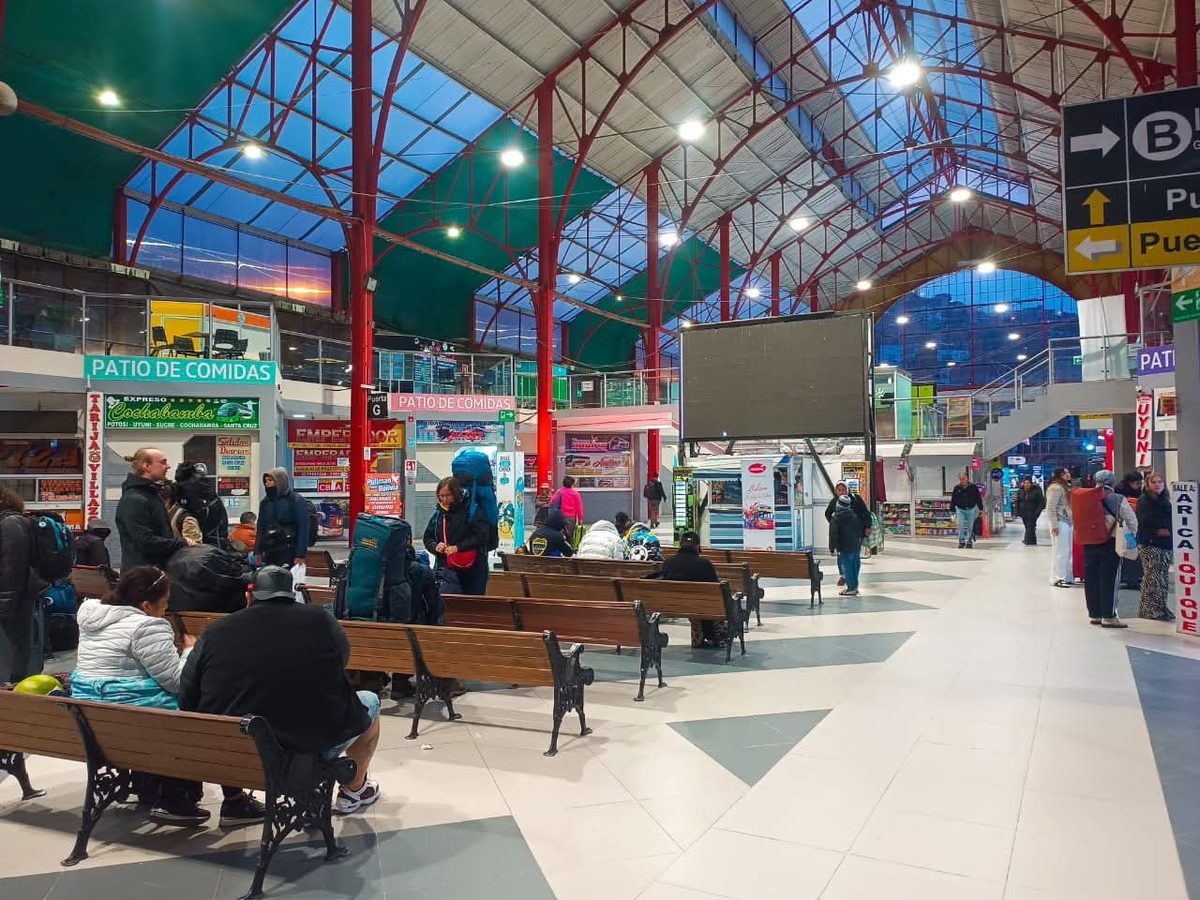 Interior de la Terminal de Buses La Paz